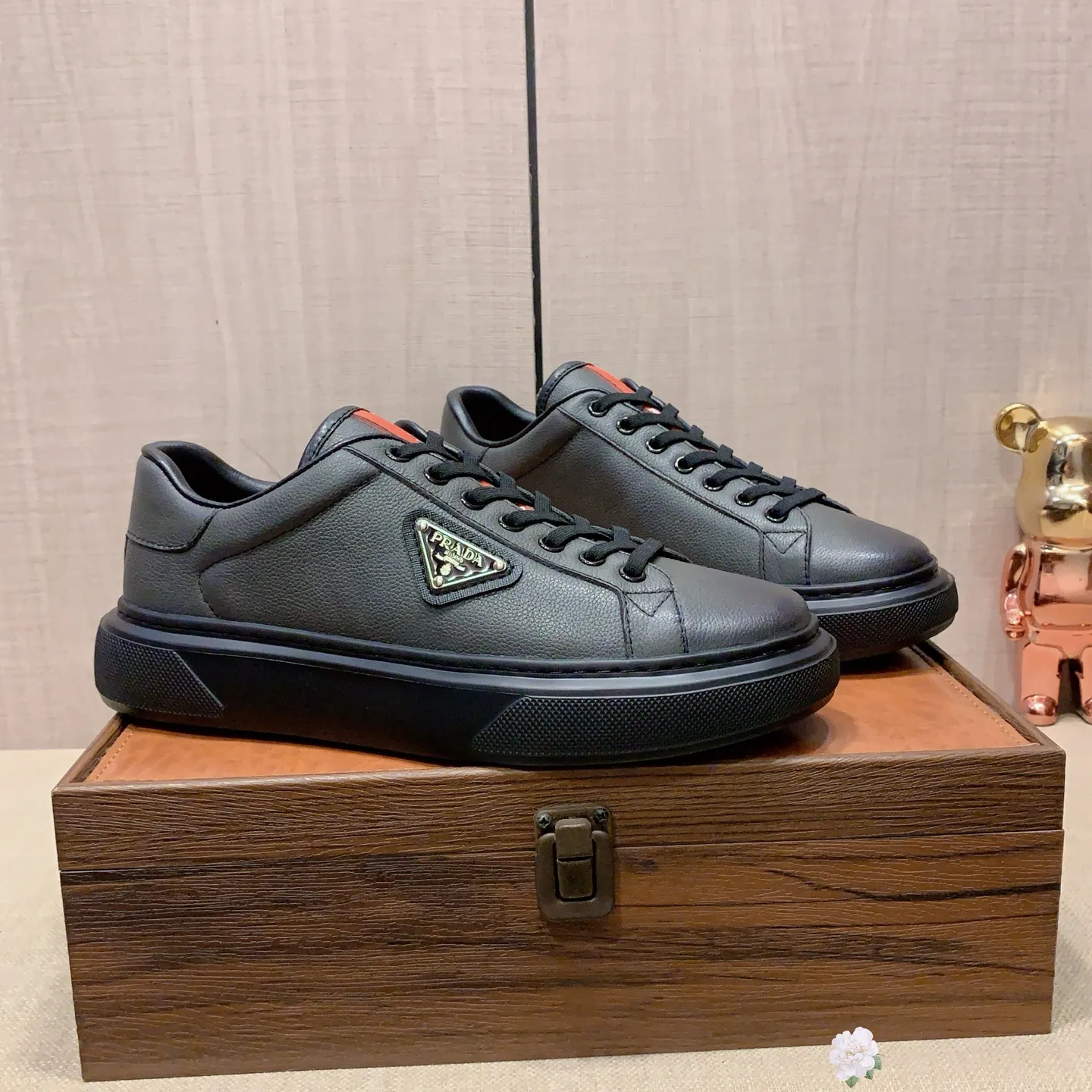 Men's men's shoes💰460💰💰🎩🎩[Lightning][Lightning] "PRADA*" The latest and most popular casual shoes, top brand [seduce] luxury ~ purchasing agency, top ~ quality. [Strong] The upper is made of imported breathable and polished cowhide material ➕ Breathable sheepskin feet (•) with fine workmanship. The original stylish and stylish soft rubber wear-resistant and non-slip outsole is light and comfortable on the feet. The real thing looks better when taken in real life. 0186: code: 38-44, 2️⃣ colors selected